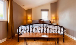 The Neighbourhood, Expansive loft, free parking